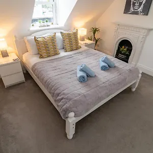 light-airy-3-bed-town-cntr-flat-700m-to-the-beach.bournemouth-hotels.org/